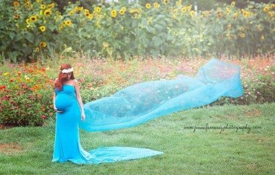 Dad Photobombs pregnancy photo